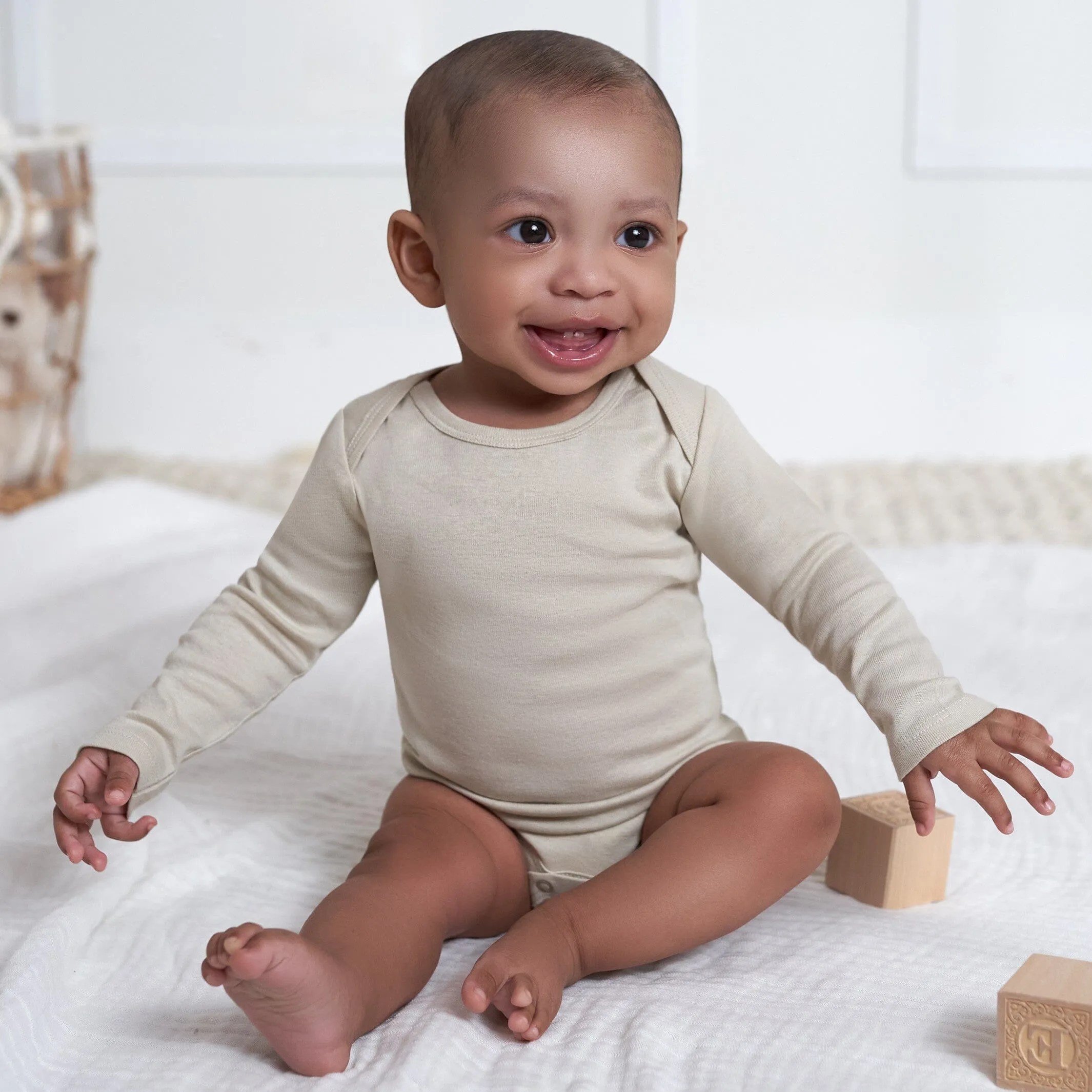 4-Pack Baby Neutral Green/ Blue Long Sleeve Onesies Bodysuits Gerber Childrenswea
