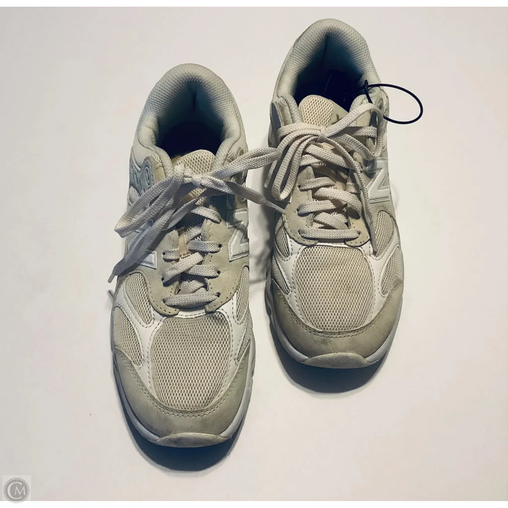 Shoes Athletic By New Balance In Cream, Size: 9.5