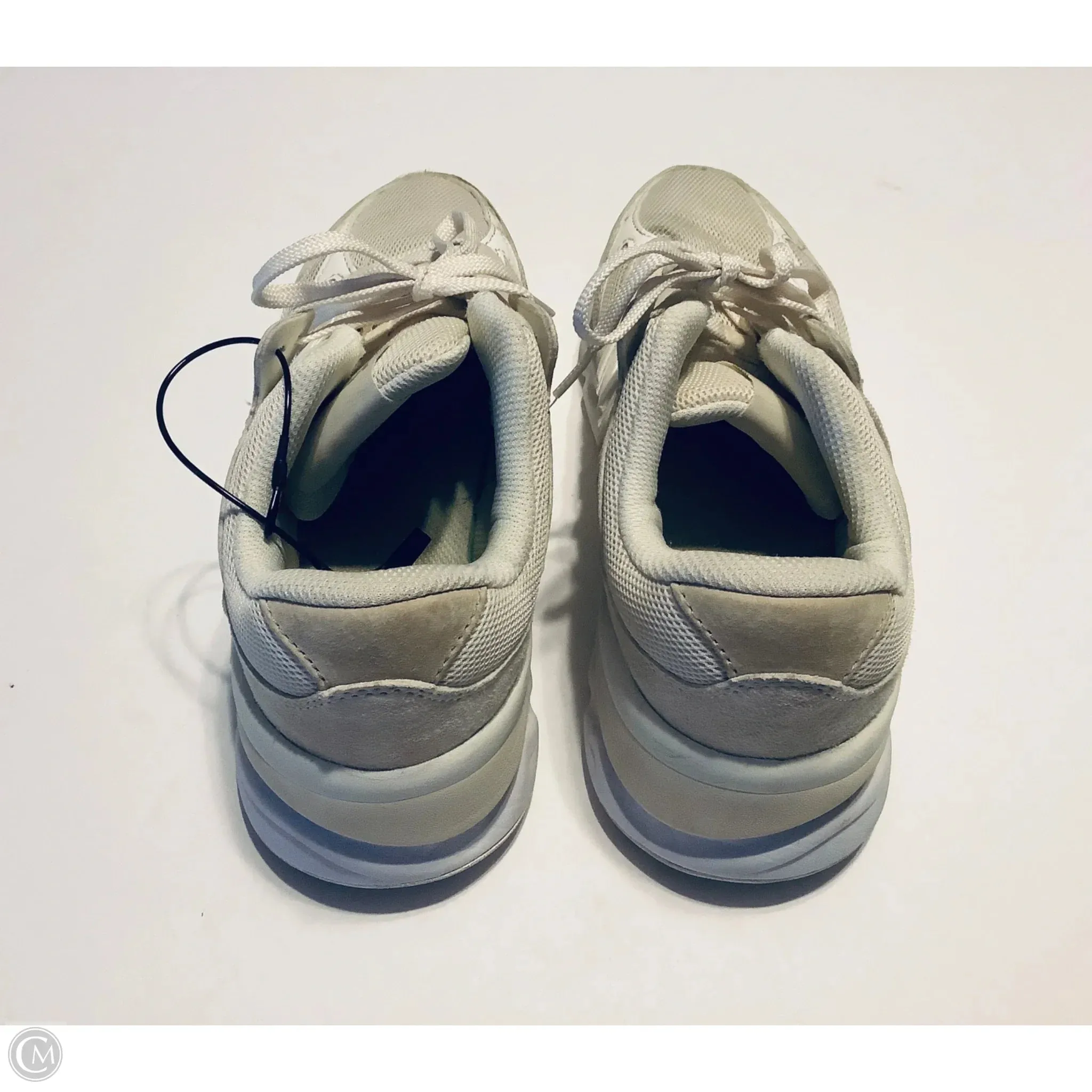 Shoes Athletic By New Balance In Cream, Size: 9.5