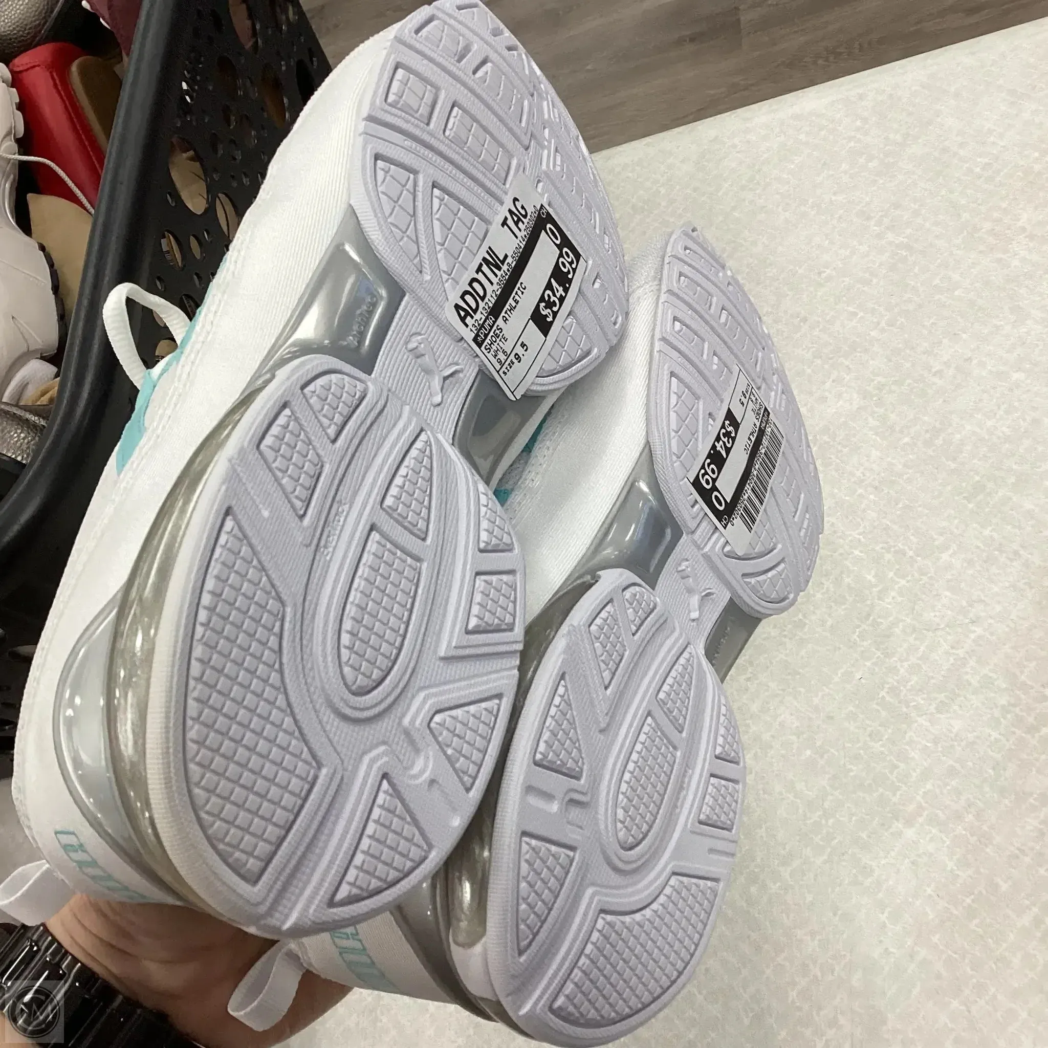 Shoes Athletic By Puma In White, Size: 9.5