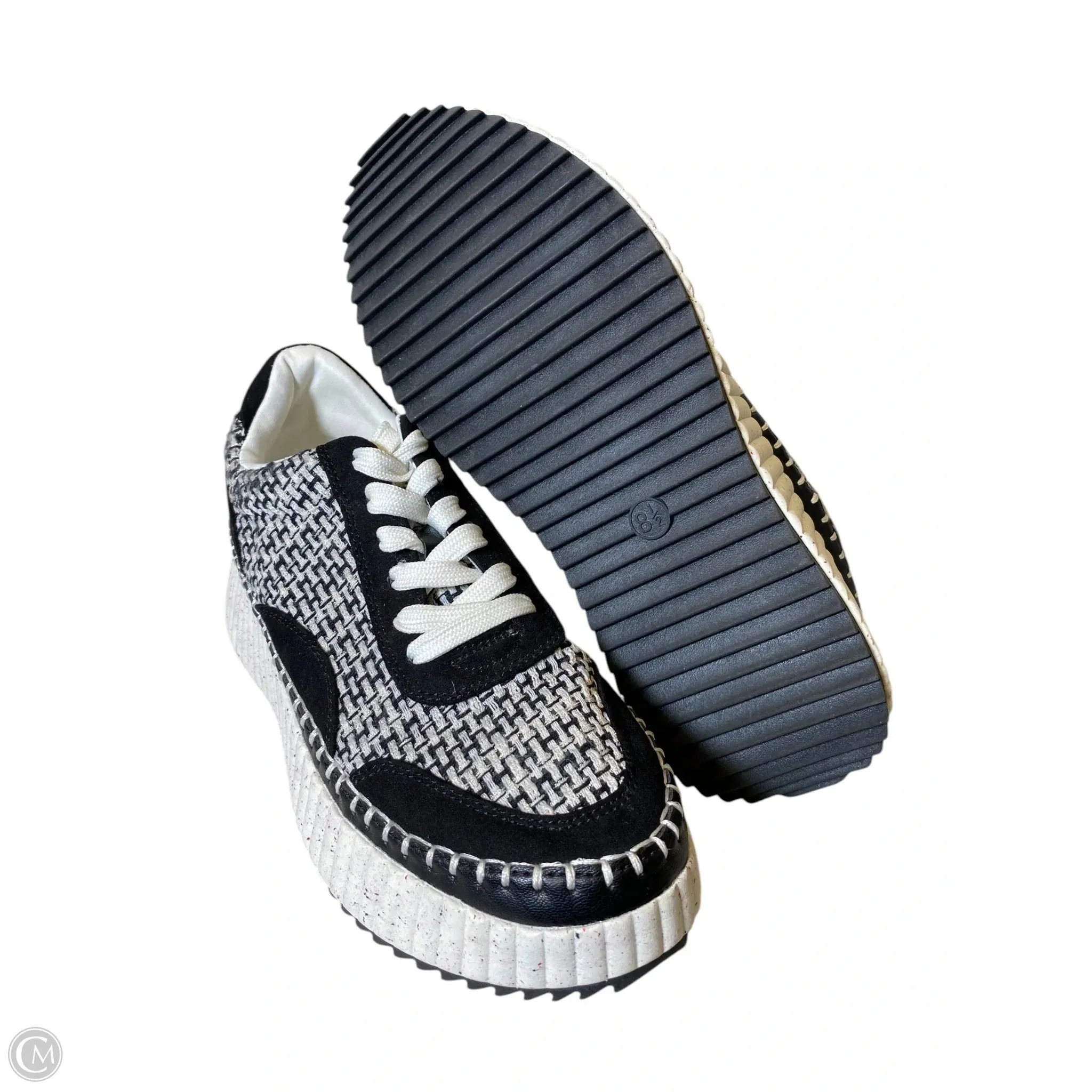 Shoes Athletic By Universal Thread In Black & White, Size: 8.5