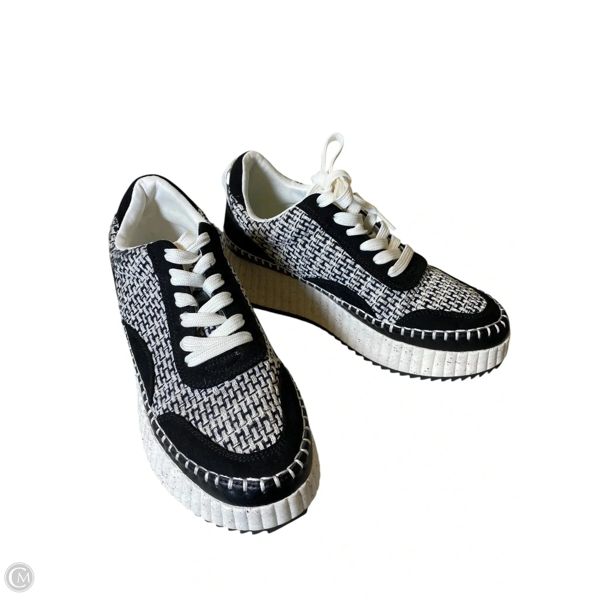 Shoes Athletic By Universal Thread In Black & White, Size: 8.5