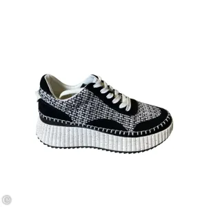Shoes Athletic By Universal Thread In Black & White, Size: 8.5