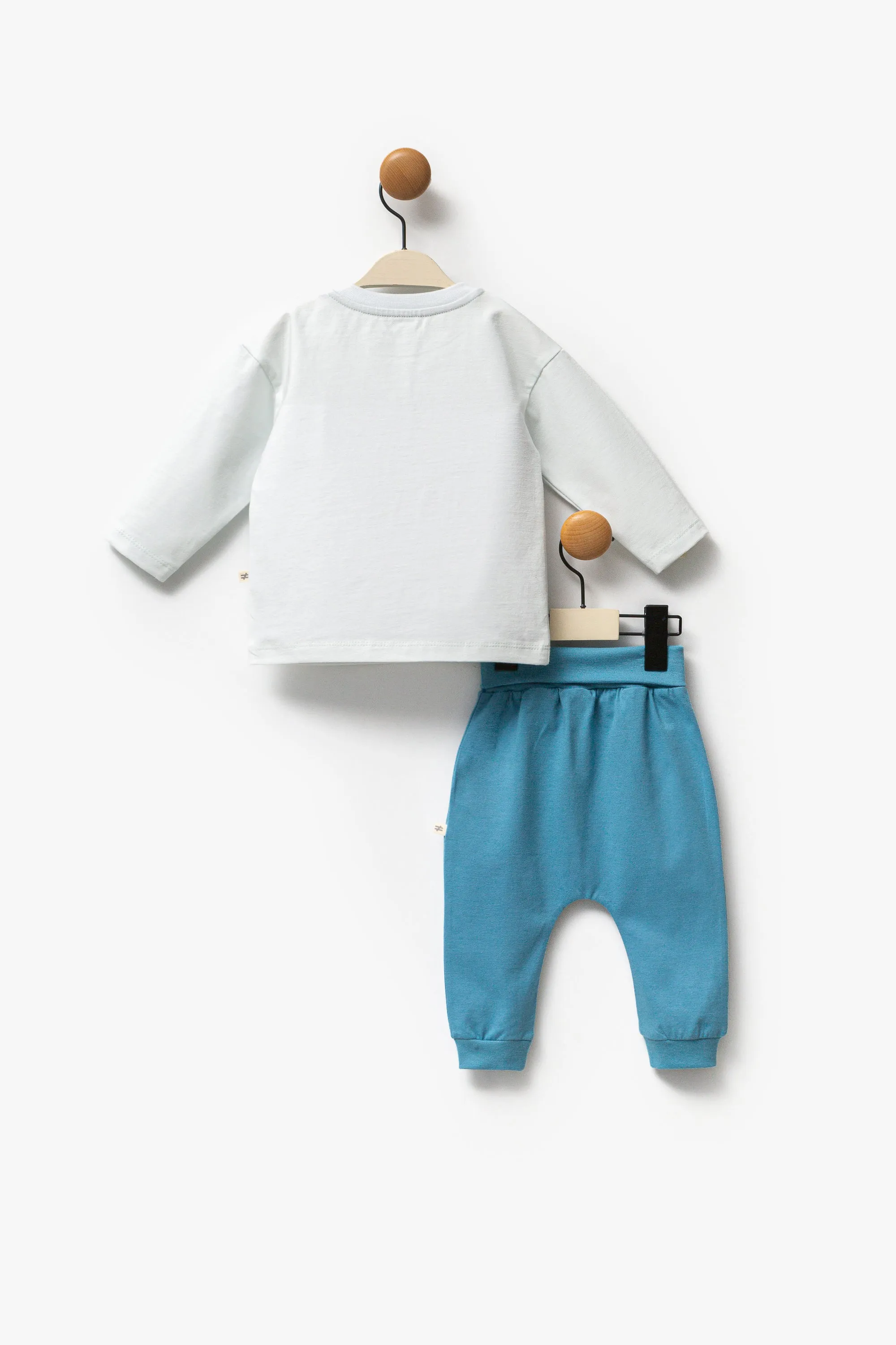 White Croc Graphic Outfit